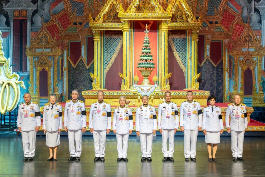 พลอากาศเอก สถิตย์พงษ์ สุขวิมล ราชเลขานุการในพระองค์พระบาทสมเด็จพระเจ้าอยู่หัว รองประธานกรรมการและเลขาธิการมูลนิธิส่งเสริมศิลปาชีพฯ เป็นประธา [..]