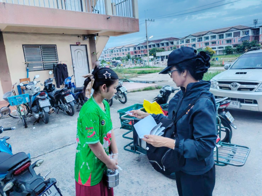 ภายใต้นโยบายของ พล.ต.อ.สำราญ นวลมา ผบ.ตร. ตม.จว. ปทุมธานี บก.ตม.3 โชว์ผลงานจับกุมระดมกวาดล้างต่างด้าวผิดกฎหมาย ภายในบริเวณ อำเภอคลองหลวง จังหวัดปทุมธานี - ภาพที่ 1