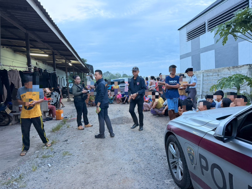 ภายใต้นโยบายของ พล.ต.อ.สำราญ นวลมา ผบ.ตร. ตม.จว. ปทุมธานี บก.ตม.3 โชว์ผลงานจับกุมระดมกวาดล้างต่างด้าวผิดกฎหมาย ภายในบริเวณ อำเภอคลองหลวง จังหวัดปทุมธานี - ภาพที่ 2