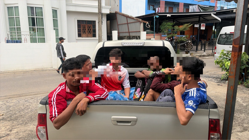 ภายใต้นโยบายของ พล.ต.อ.สำราญ นวลมา ผบ.ตร. ตม.จว. ปทุมธานี บก.ตม.3 โชว์ผลงานจับกุมระดมกวาดล้างต่างด้าวผิดกฎหมาย ภายในบริเวณ อำเภอคลองหลวง จังหวัดปทุมธานี - ภาพที่ 2